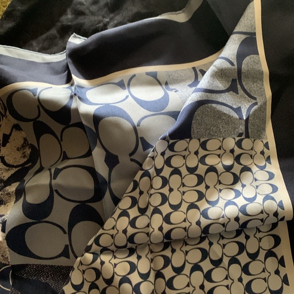 Coach silk signature scarf - Picture 8 of 9